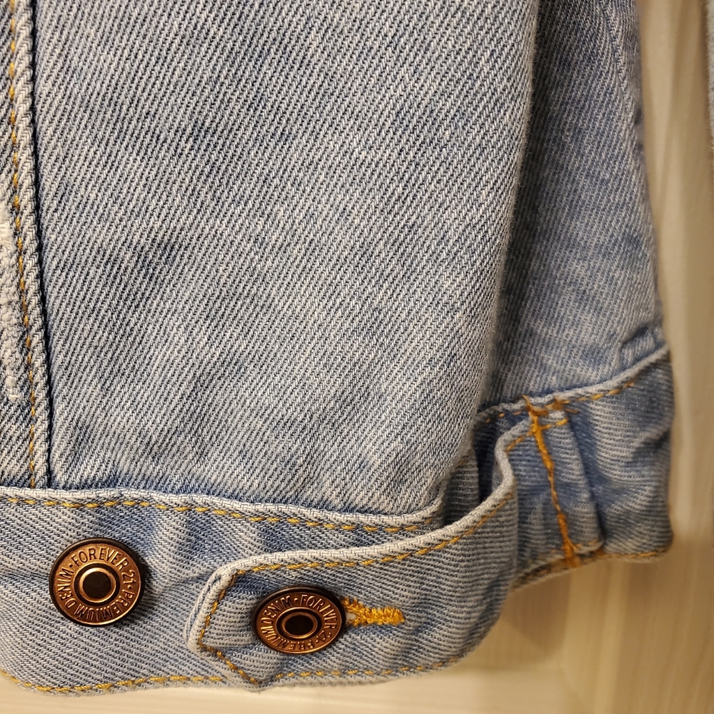 Jean Jacket 🥳 - Picture 7 of 11